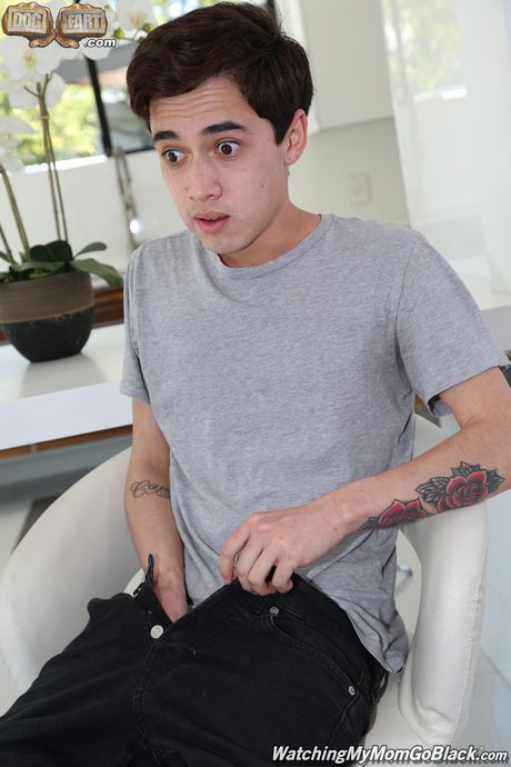 Curvy Latina Cougar Carmen Valentina fica com sua boceta peluda fodida por dois caras negros