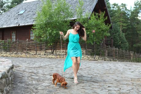 Solo girl Assoli fingers her pussy while wearing high heels