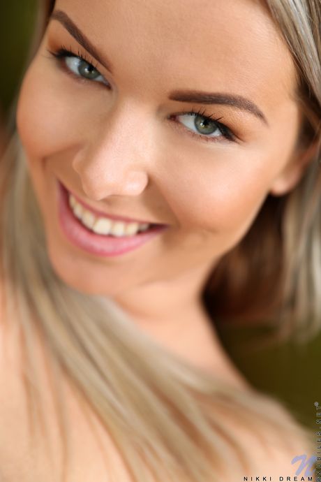 Blonde model Nikki Dream toys her trimmed pussy after removing her bikini