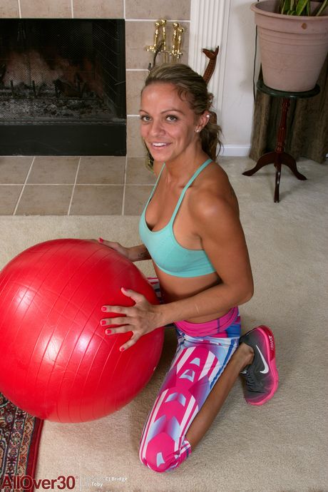 Sexy MILF CJ Bridge shows off her big ass & her yoga pants at the gym