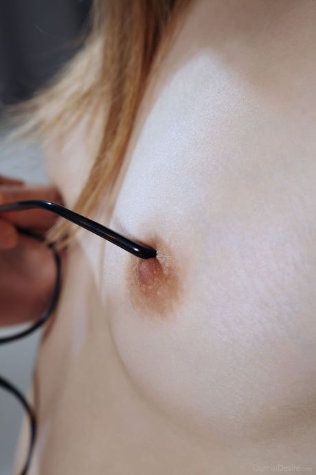 Nerdy teen Elizabeth L gets naked in a pair of heels in a study