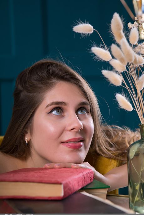 Adorable teen Luna Pica shows her beautiful body and poses in the nude