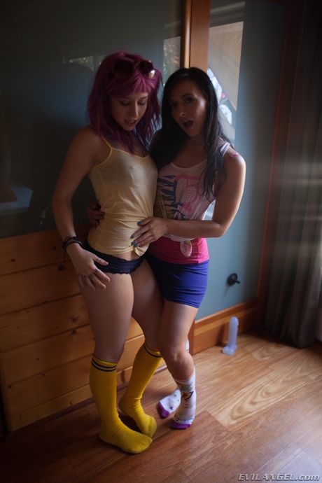 Lesbian pornstars Ashli Orion & Proxy Paige toy each others assholes