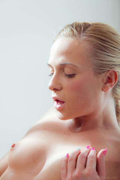 Sexy lesbians Cristal Caitlin & Leila Smith kiss before licking pussies