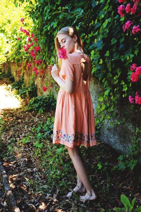 Petite teen Shayla strips and poses naked in the garden