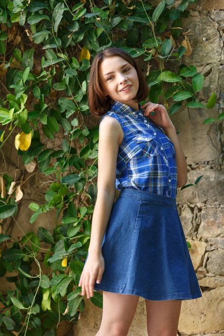 Svelte teen Una Piccola removes her shirt and panties to pose nude