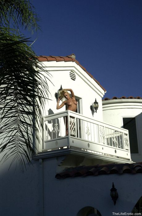 Sexy blonde Zdenka reveals her naked form in high heels on the balcony