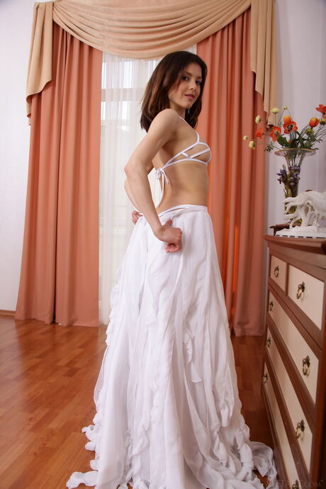 Ukrainian babe Divina A gets naked enticingly