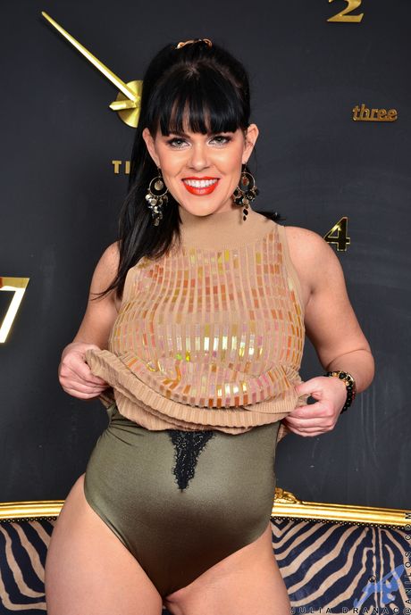 Nude Julia Dranac Pics