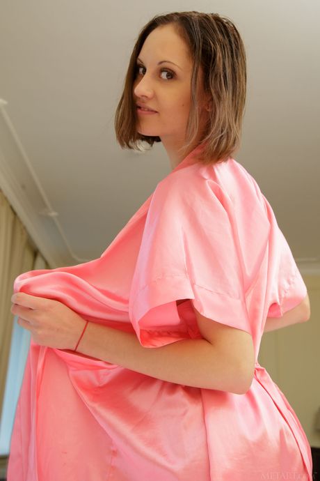 Sade Mare displays her big tits and poses naked