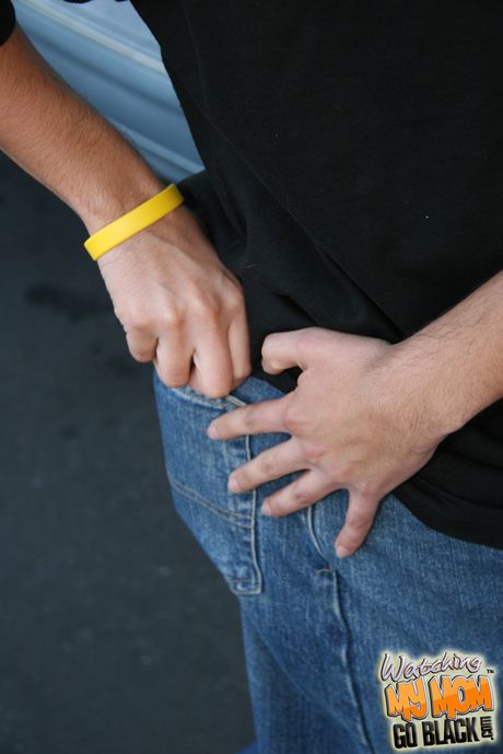 شقراء كوغار Joclyn Stone تحصل على كس شعرها مارس الجنس من قبل رجل أسود
