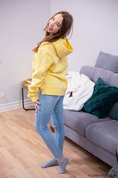 Cute teen Mirka gets her shaved pussy drilled by her boyfriend