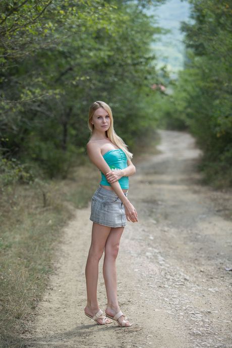 Blonde teen Maria Rubio shows off her beautiful body in the nude