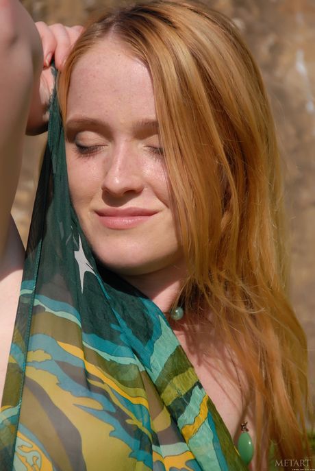 Alexa C es una chica hermosa con una figura delgada y un cuerpo delgado
