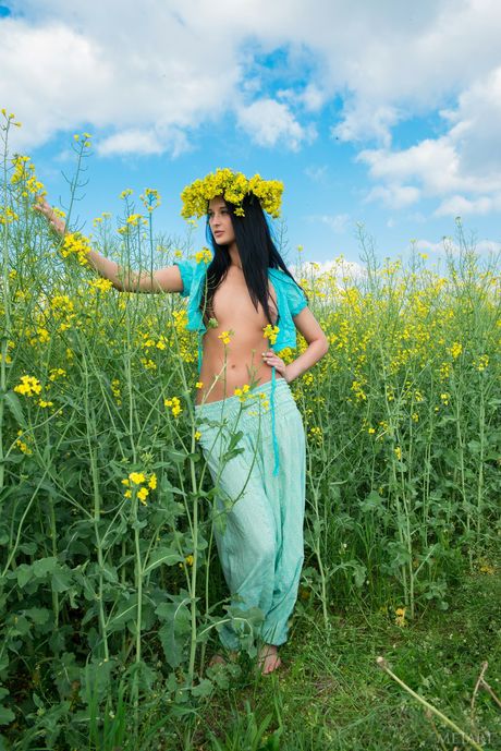 Ukrainian belle Katya AC displays her great body in the nude