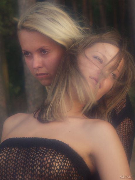 Sexy blonde babes posing nude in the sunshine & showing their hot bodies