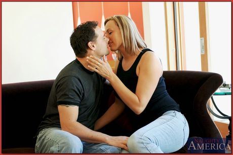 Tattooed blonde Joey Lynn gets her pussy teased and fucked by a stud