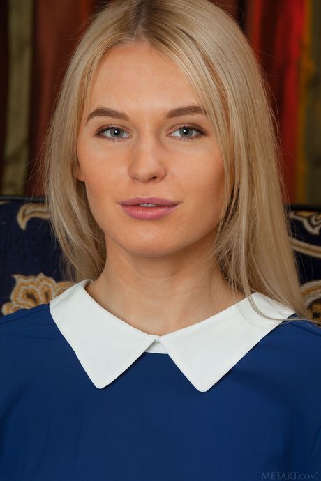 Blonde teen Xena gets naked confidently during solo action