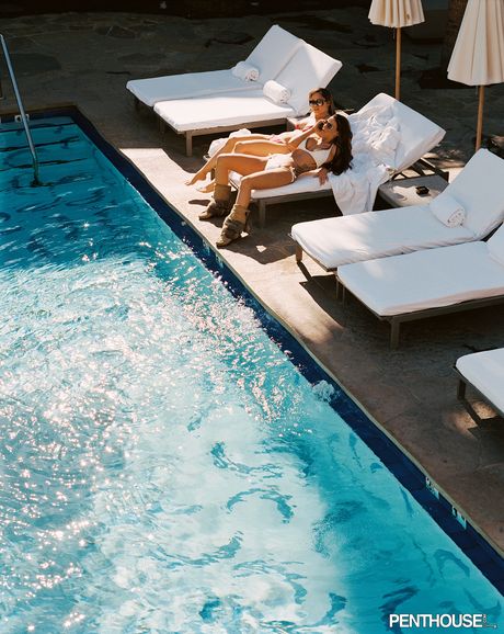 レズビアンのナニ・フォレスターとナタリア・クルーズがお互いのアソコを舐め合う
