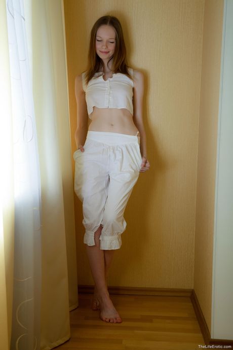 Delicate teen Kylie A shows her flexibility while masturbating in the nude