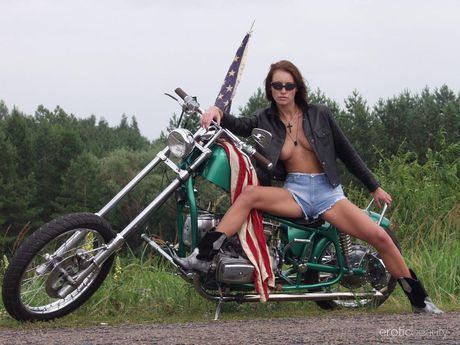 Skinny brunette Mara strips outdoors & oils her hot body in the sun