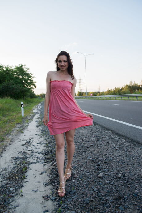 Sexet blond anita e flaunts hendes store bryster og hot røv i hvide strømper
