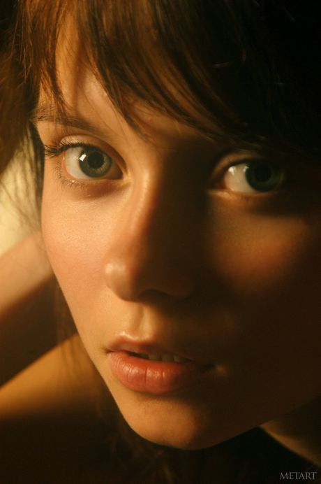 La dame ukrainienne Anna s devient nu avec sérieusement
