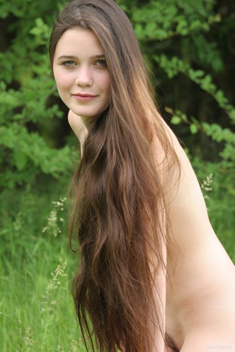 Lean teen Polianna shows her small tits and hot ass in the forest