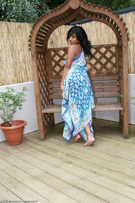 Ebony MILF Lala shows her big ass and masturbates with a toy outdoors