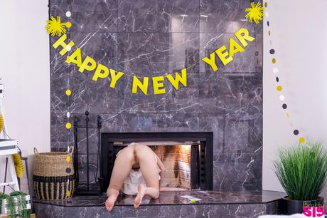 Bratty Sis: Svelte teen Molly Little gets her pussy teased and dicked by her stepbro