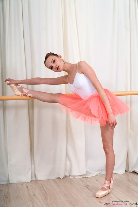 Skinny ballerina Olivia Westsun gets her pussy plugged