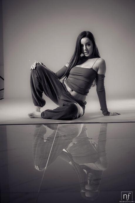 Blondynka nastolatków Blake Blossom & Vanna Bardot dzielą penisa w 3Some
