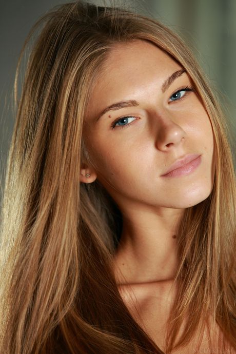 Russian beauty Katherine A gets naked boldly