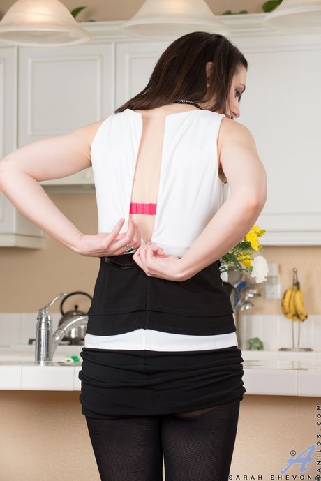 Sexy MILF in high heels Sarah Shevon shows her tiny tits and ass