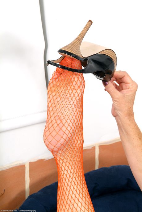 Chubby mature Tina shows off her big ass & her hot feet in stockings