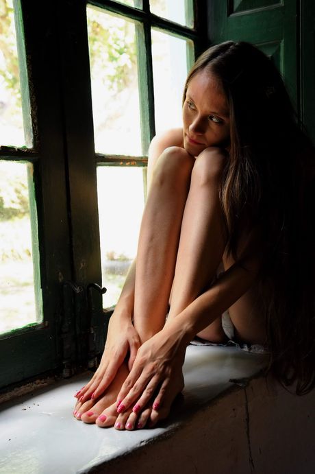 Young blonde Daniela fingers her pussy while naked on a bed