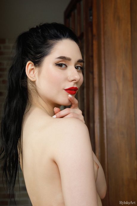 Young beauty Ofra Gauset takes it all off in a confident fashion during