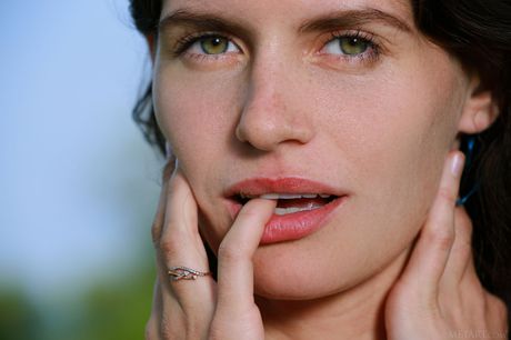 Intriguing teen Yasmina takes off her bikini and bares it all in the garden