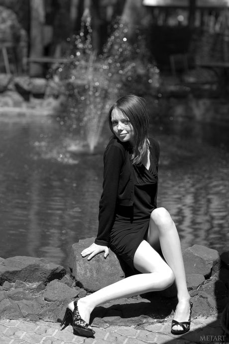 Russian beauty Kylie A bares her body while in her apartment