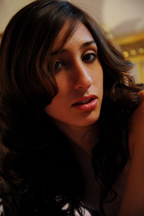 Brunette teen Carol O sticks a bottle in her pussy after getting naked