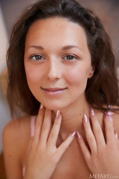 Isabela De Laa is a stunning beauty with a body that is simply