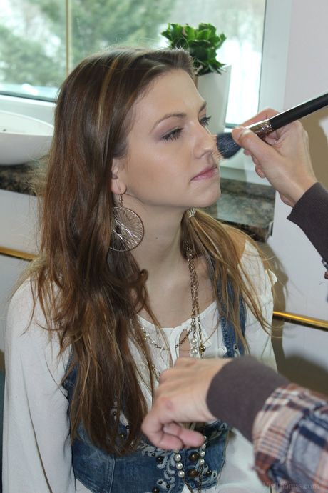 Hot teen girls Cindy Hope & Eufrat A strip to their boots in a hotel room