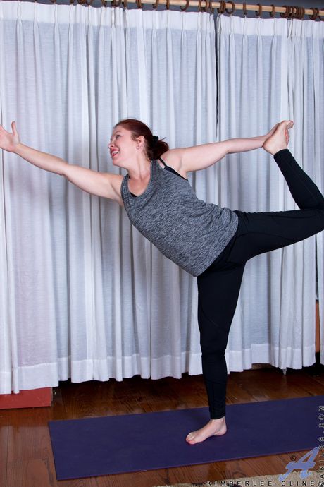 Sporty redhead Kimberlee Cline gets nude on a yoga mat