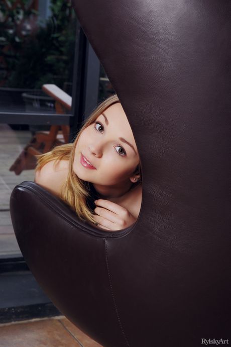 Rylsky Art: Young redhead Jeff Milton poses totally nude without embarrassment