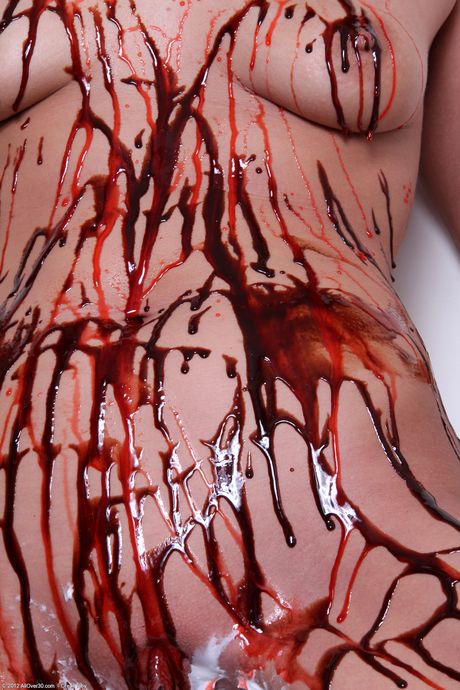 Amateur MILF Amber Jeanette toying her shaved pussy with a dildo