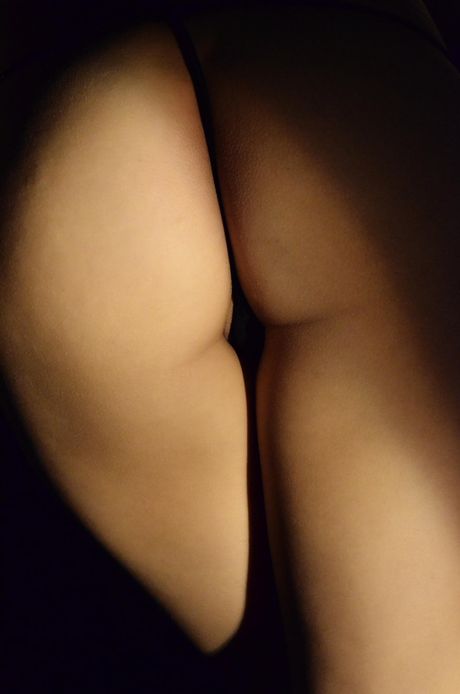 Cute teen Raven Rockette gets naked before toying her pussy on a sofa