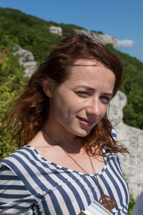 Amateur redhead Shaya exposes her hairy pussy and ass outdoors