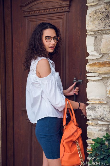 Sexy brunette Cristin is the gorgeous girl-next-door of our dreams