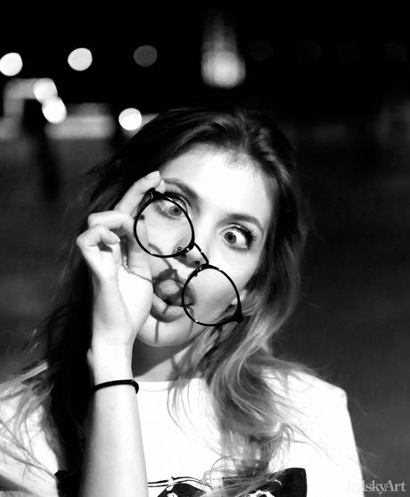 Lean teen Monika Dee shows her small tits and poses nude in a solo