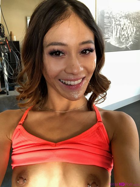 Svelte teen Jasmine Grey gets her pussy dicked by Codey Steele